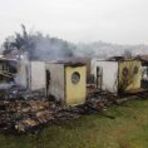 Violência - Ladrões incendeiam casa com vítimas dentro em Jandira Violência - Ladrões incendeiam casa com vítimas dentro em Jandira