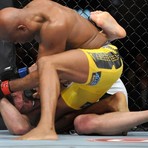 Esportes - Anderson Silva nocauteia falastrão Chael Sonnen e vence 'luta do século' Esportes - Anderson Silva nocauteia falastrão Chael Sonnen e vence 'luta do século'