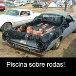 Humor - Piscina sobre as quatro rodas Humor - Piscina sobre as quatro rodas